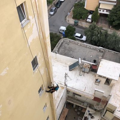 Τοπική επισκευή διαρροής σε κεντρική στήλη αποχέτευσης